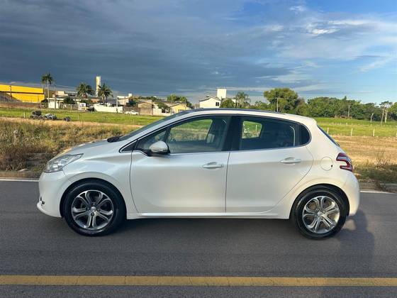 PEUGEOT 208 1.6 GRIFFE 16V FLEX 4P AUTOMÁTICO